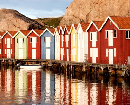 Pueblos pesqueros tradicionales junto al mar en el archipiélago de Gotemburgo, Suecia