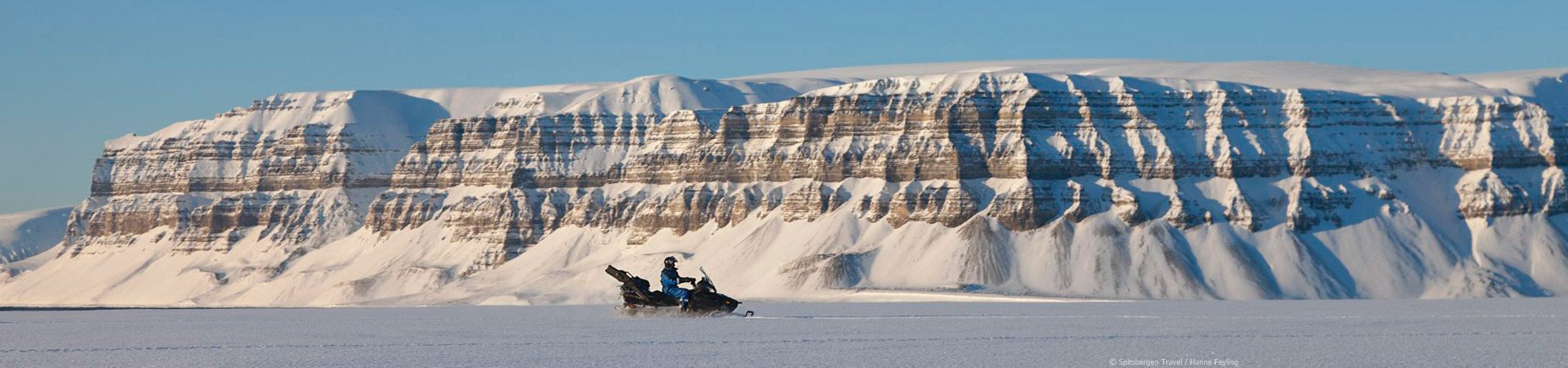 viaje a spitsbergen svalbard longyearbyen moto de nieve motonieve