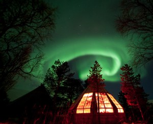 viaje a laponia lavvu sami auroras boreales