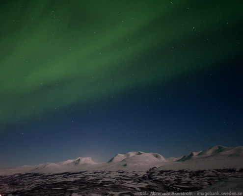 viaje a laponia suecia auroras boreales sobre abisko