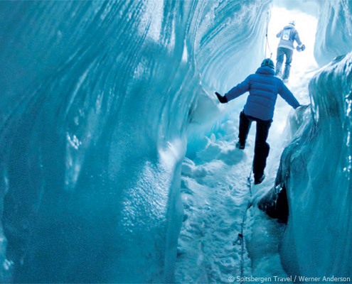 viaje a spitsbergen svalbard ice caving tour