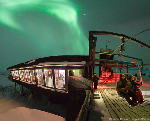 Auroras boreales vistas desde la Aurora Sky Station en Abisko, Laponia sueca